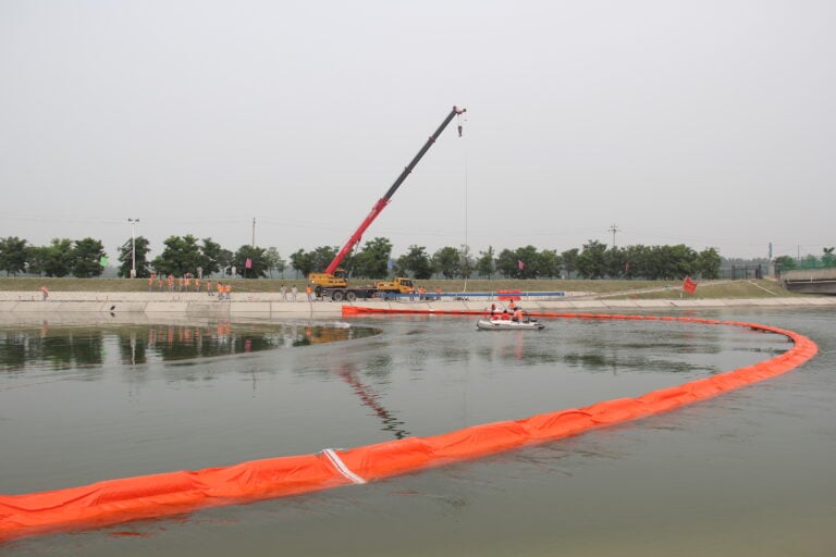 1. Shoal Bank “2+1” type Containment Boom is made of high strength visible orange polyethylene coated fabric and equipped with ASTM Z quick connector. 2. The upper air chamber is equipped with one air filling valve and one relief valve. And the bottom two water chambers are equipped separately with two relief valves and one water filling valve. 3. During boom working, the beach sealing boom can be operated by filling air to upper air chamber and filling water to bottom water chambers. 4. It is largely used to prevent the oil spills from spreading beach with tidal waves and land. A full range of water pump, air blower, reel or crate are available.