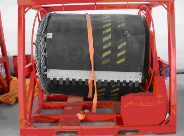 it is an kind of heavy duty oil containment boom with inflatable air chamber. Lightweight, highly mechanised and easy to deploy and retrieve. High emergency response capability, rapid deployment and recovery. Good wave-riding, anti-inversion and oil stagnation properties.