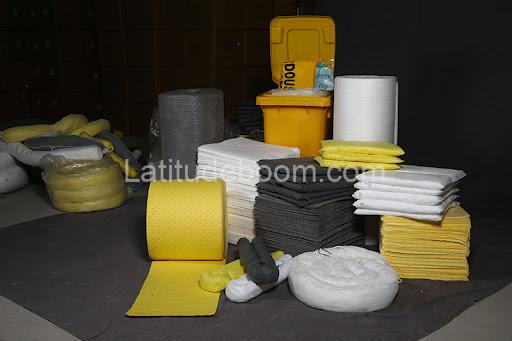 oil absorbent materials